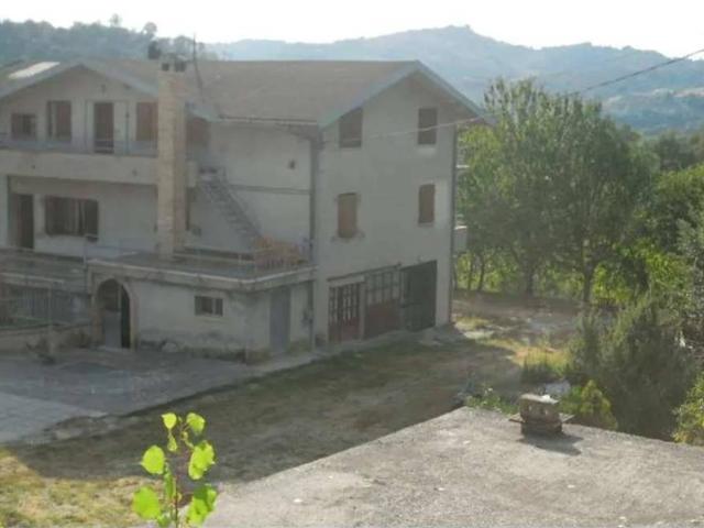 Casa indipendente in vendita a Urbino PU