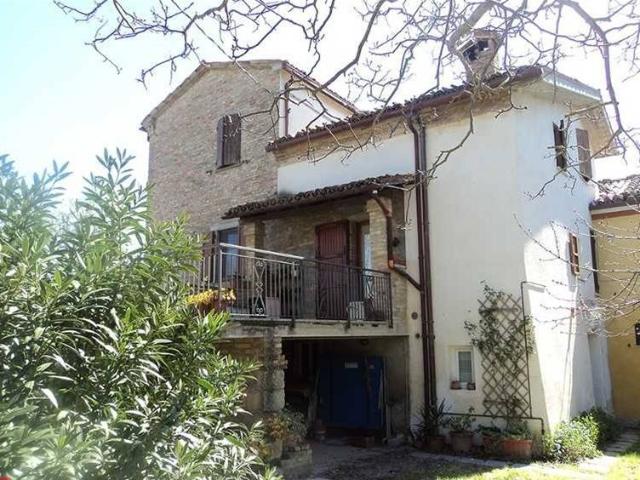 Casa indipendente in vendita a Urbino PU