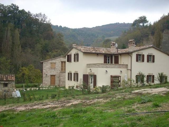 Casa indipendente in vendita a Urbino PU