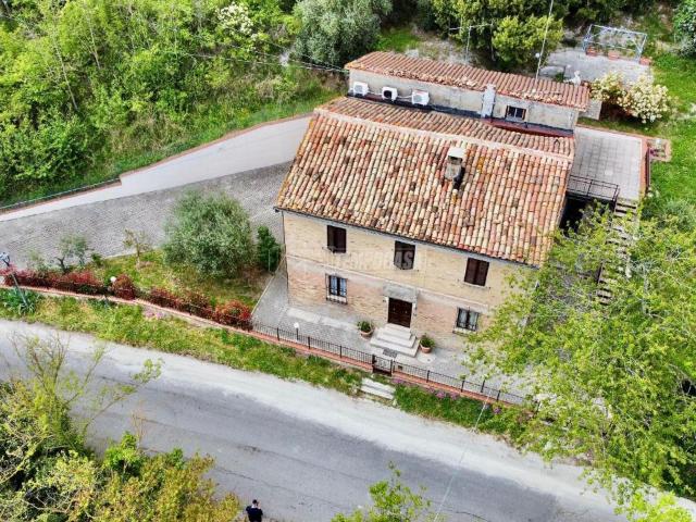 Casa indipendente in vendita a Urbino