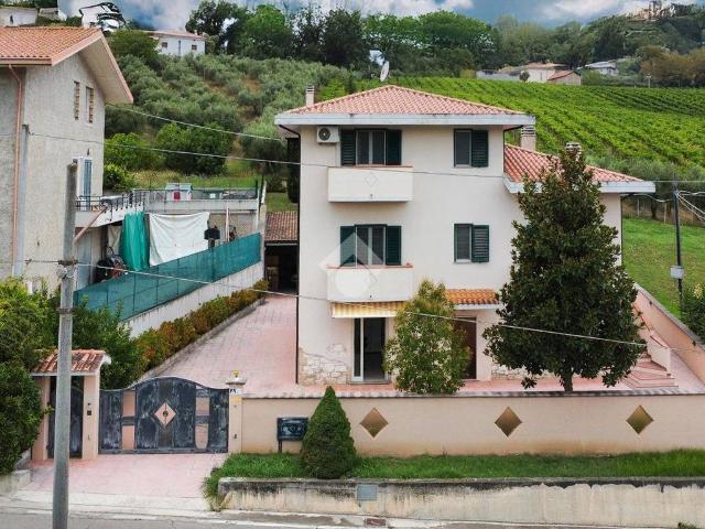 Casa indipendente in vendita a Vacri CH