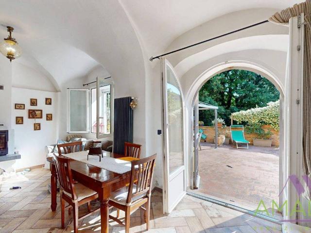 Casa indipendente in vendita a Vado Ligure SV