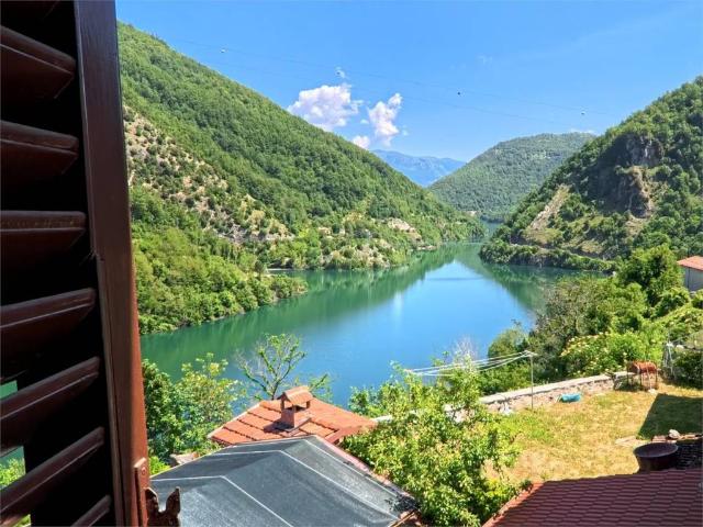 Casa indipendente in vendita a Vagli Sotto LU