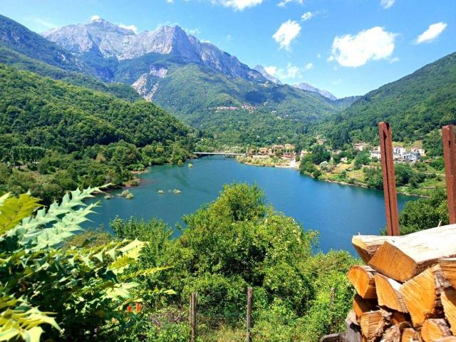 Casa indipendente in vendita a Vagli Sotto LU