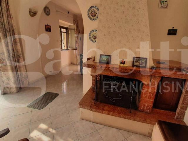 Casa indipendente in vendita a Vairano Patenora