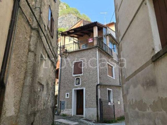Casa indipendente in vendita a Valbrenta via Giuseppe Garibaldi