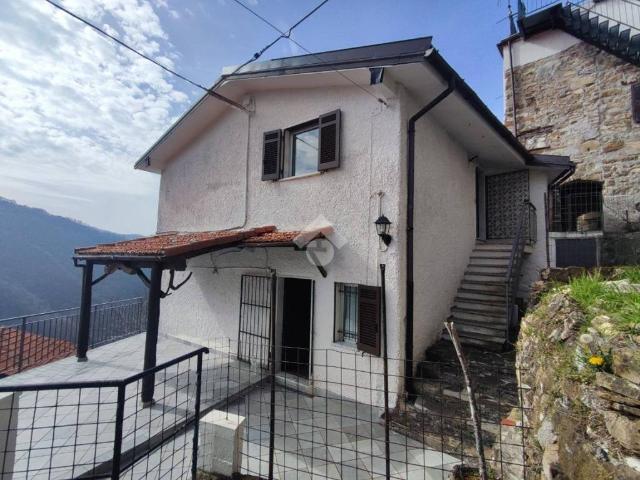 Casa indipendente in vendita a Valbrevenna GE