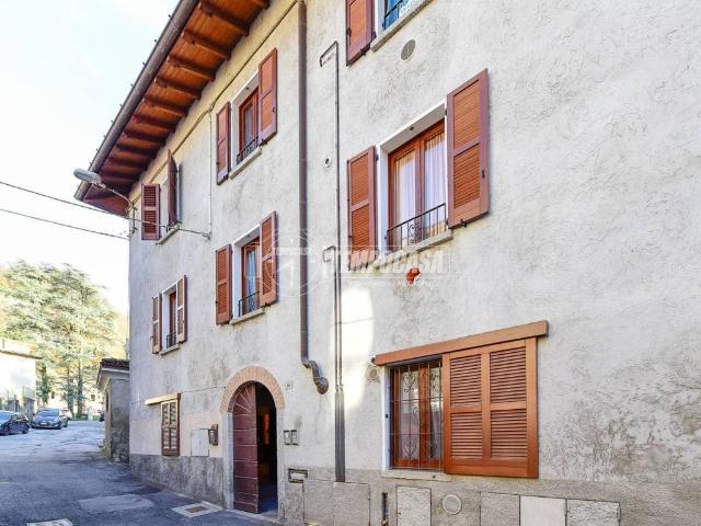 Casa indipendente in vendita a Valbrona CO
