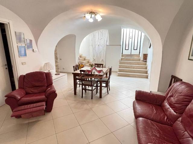 Casa indipendente in vendita a Valenzano BA