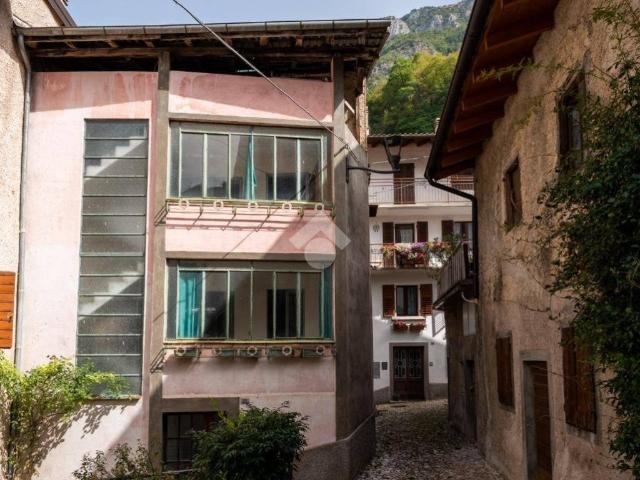 Casa indipendente in vendita a Vallarsa TN