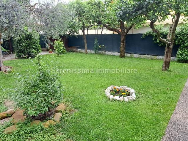 Casa indipendente in vendita a Vallefoglia PU
