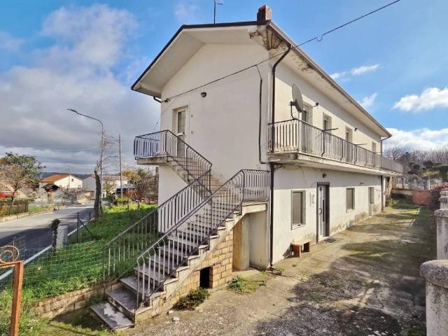 Casa indipendente in vendita a Vallesaccarda AV