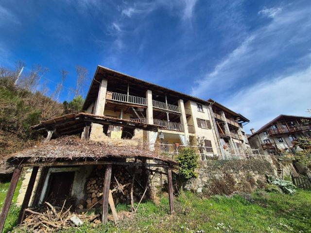 Casa indipendente in vendita a Varallo VC