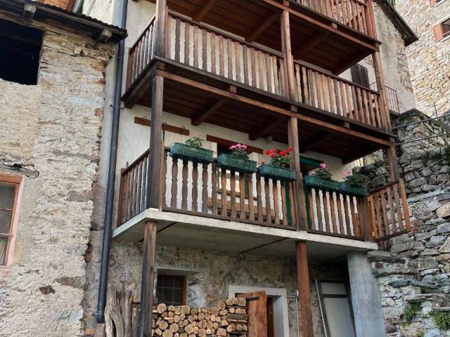 Casa indipendente in vendita a Varallo VC