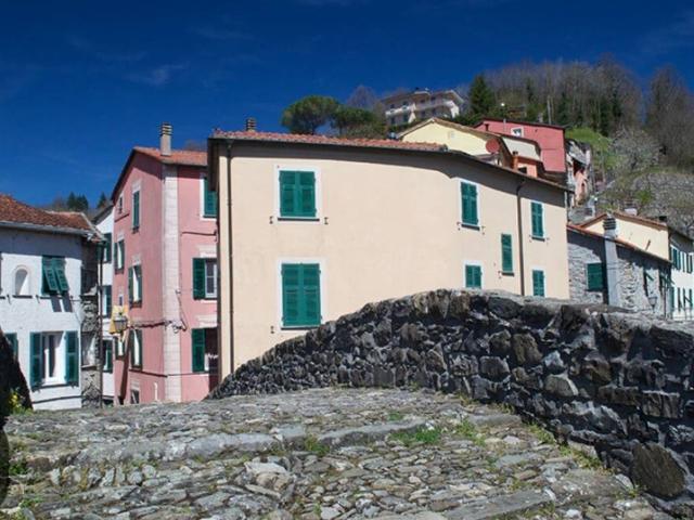 Casa indipendente in vendita a Varese Ligure SP