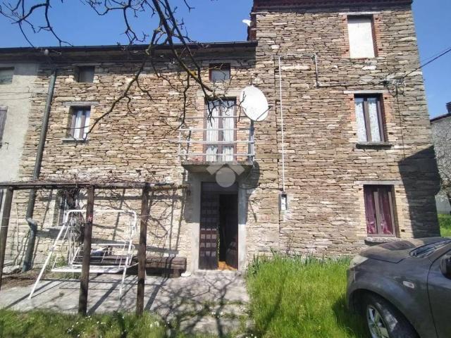 Casa indipendente in vendita a Varsi PR