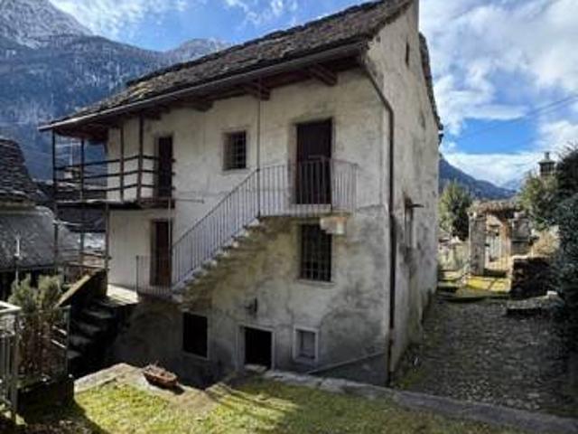Casa indipendente in vendita a Varzo VB