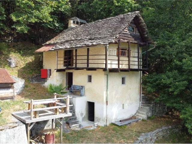 Casa indipendente in vendita a Varzo VB