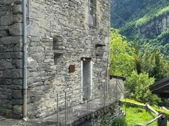 Casa indipendente in vendita a Varzo VB