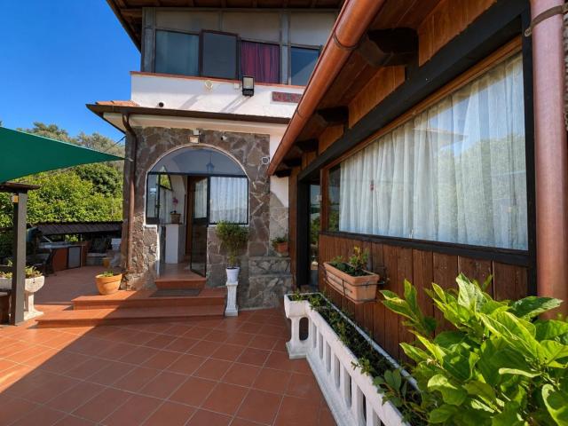 Casa indipendente in vendita a Vezzano Ligure