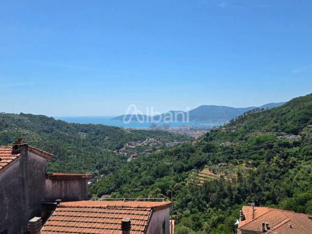 Casa indipendente in vendita a Vezzano Ligure SP