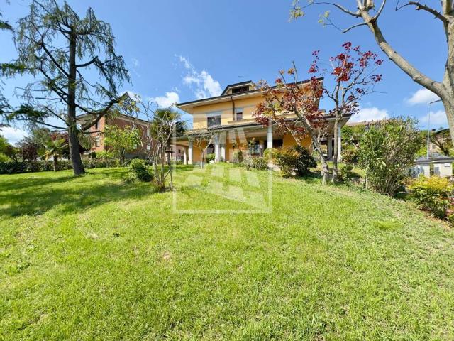 Casa indipendente in vendita a Vezzano sul Crostolo via Martelli, 32