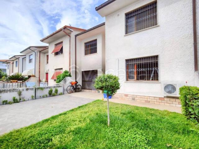 Casa indipendente in vendita a Vecchiano via Bovio