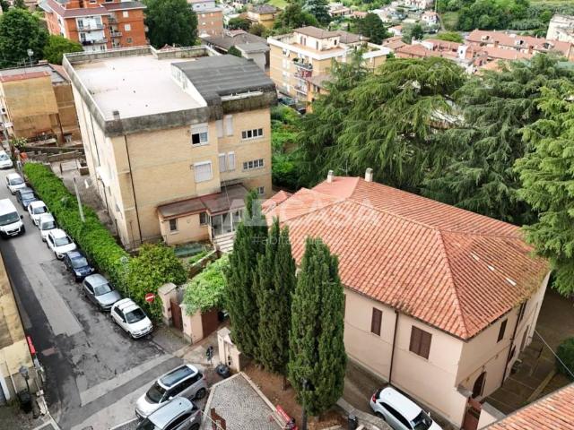 Casa indipendente in vendita a Velletri RM