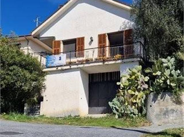 Casa indipendente in vendita a Vendone SV