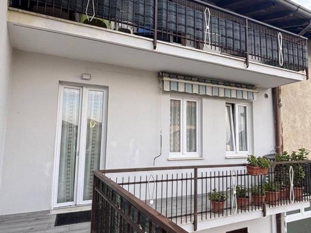 Casa indipendente in vendita a Veniano CO