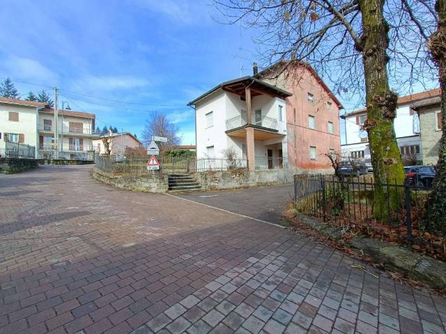 Casa indipendente in vendita a Ventasso RE