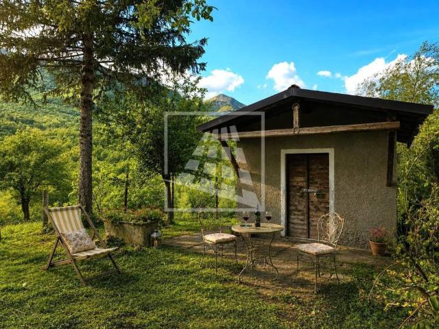 Casa indipendente in vendita a Ventasso via Campo, 15