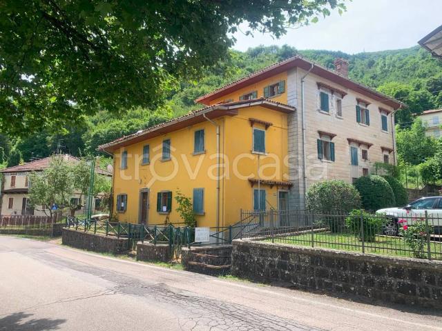 Casa indipendente in vendita a Ventasso via Enzo Bagnoli, 19