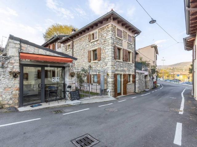 Casa indipendente in vendita a Verona via Scuola Agraria, 15, Quinto