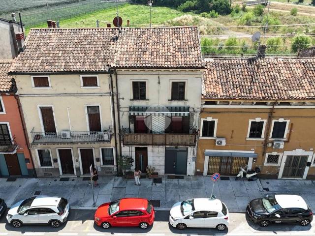 Casa indipendente in vendita a Verona
