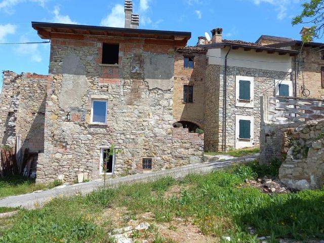 Casa indipendente in vendita a Vernasca PC