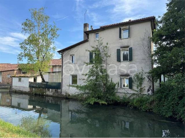 Casa indipendente in vendita a Vittorio Veneto via Postumia, 48
