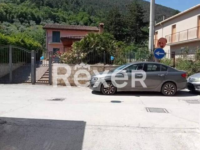 Casa indipendente in vendita a Vittorito vicolo Lozzi