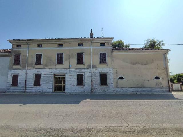 Casa indipendente in vendita a Viadana MN