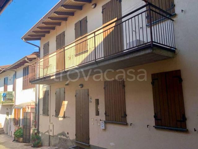 Casa indipendente in vendita a Viadanica via Riva, 6
