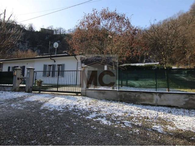 Casa indipendente in vendita a Viano RE