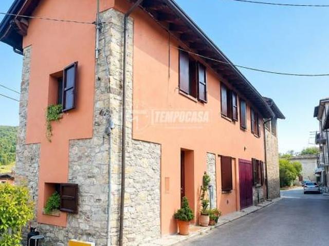 Casa indipendente in vendita a Viano via Casella, 8