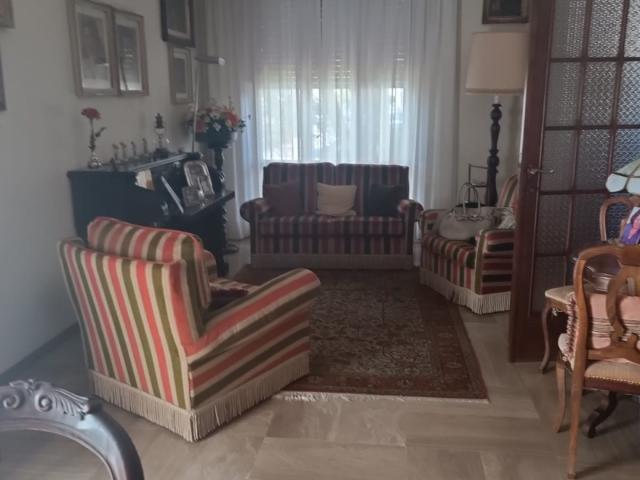 CASA INDIPENDENTE in VENDITA a VIAREGGIO MARCO POLO di 7 vani