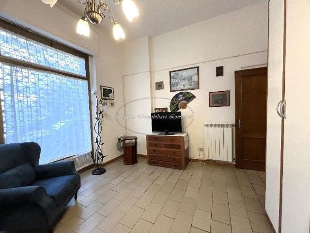 CASA INDIPENDENTE in VENDITA a VIAREGGIO CENTRO di 4 vani