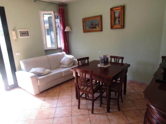 CASA INDIPENDENTE in VENDITA a VIAREGGIO CENTRO PINETA di 5 vani