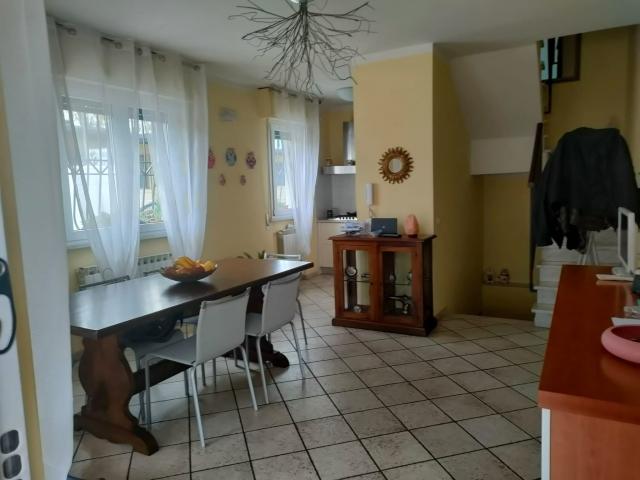 CASA INDIPENDENTE in VENDITA a VIAREGGIO TERMINETTO di 6 vani