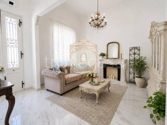 Casa indipendente in vendita a Viareggio via Giotto
