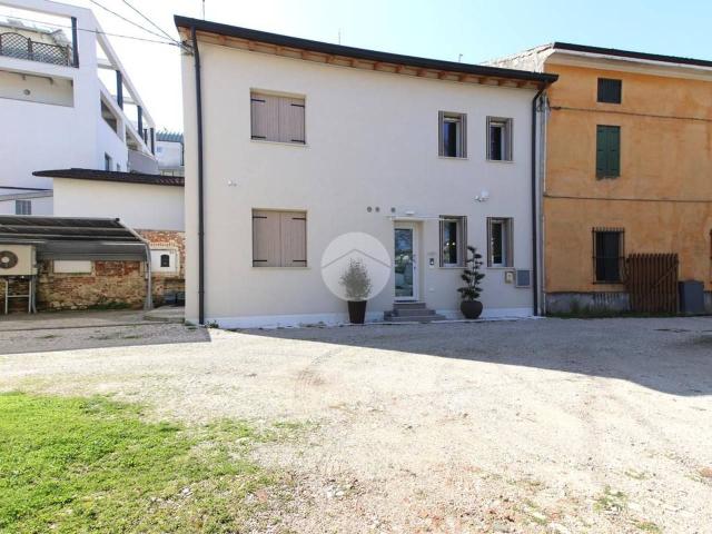 Casa indipendente in vendita a Vicenza