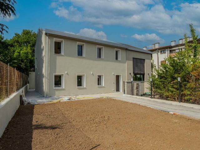 Casa indipendente in vendita a Vicenza VI
