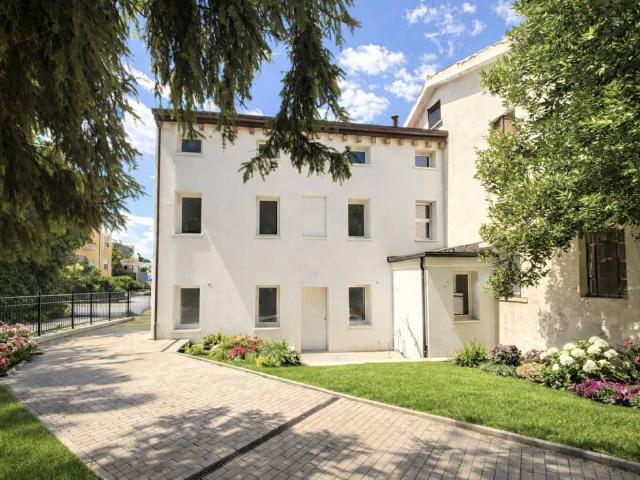 Casa indipendente in vendita a Vicenza VI